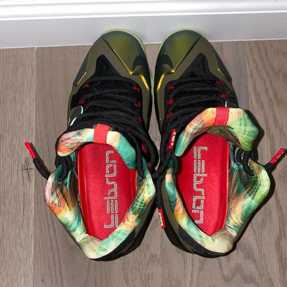 Lebron XI - Picture 7 of 16